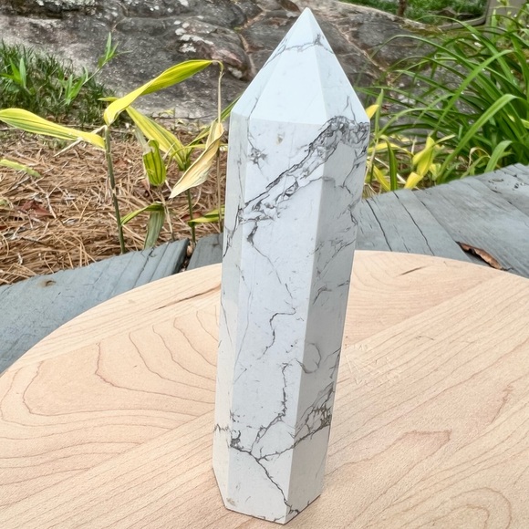 Howlite Tower - Picture 1 of 6